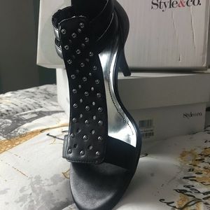 Style & Co. Black & Metallic Silver Peep Toe Sandals Size 9.5